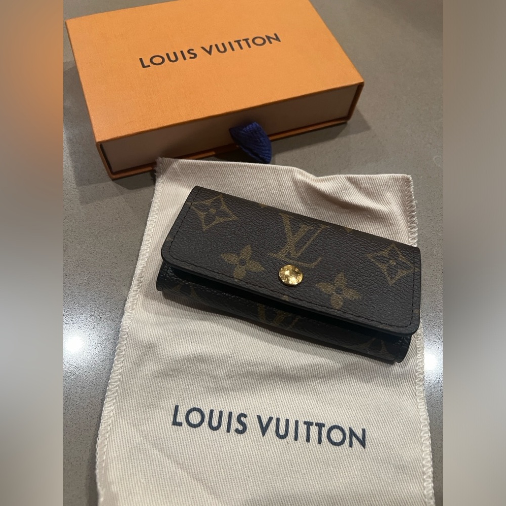 Authentic Louis Vuitton keyholder NIB